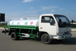 東風(fēng)小霸王2噸灑水車